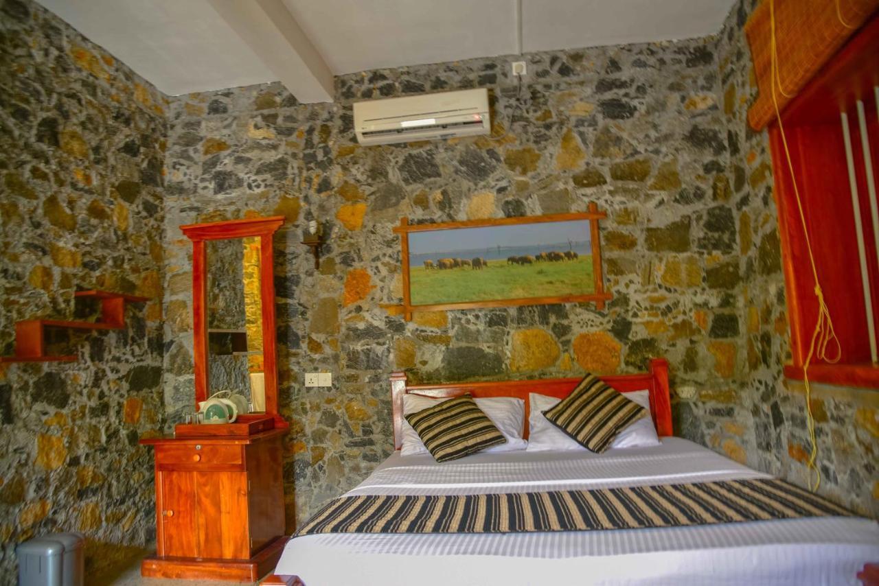Lake Villa Resort Tissamaharama Kültér fotó