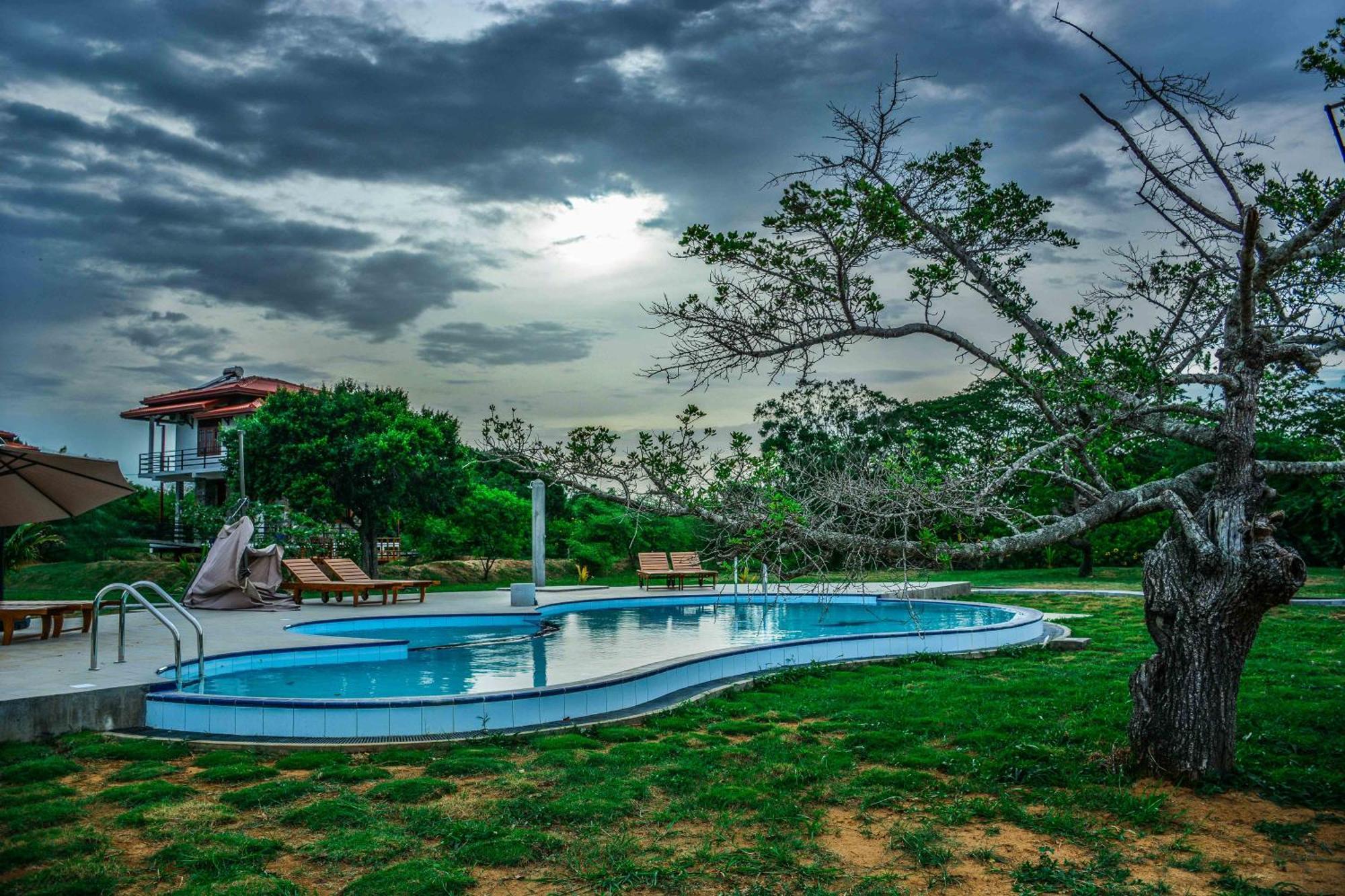 Lake Villa Resort Tissamaharama Kültér fotó