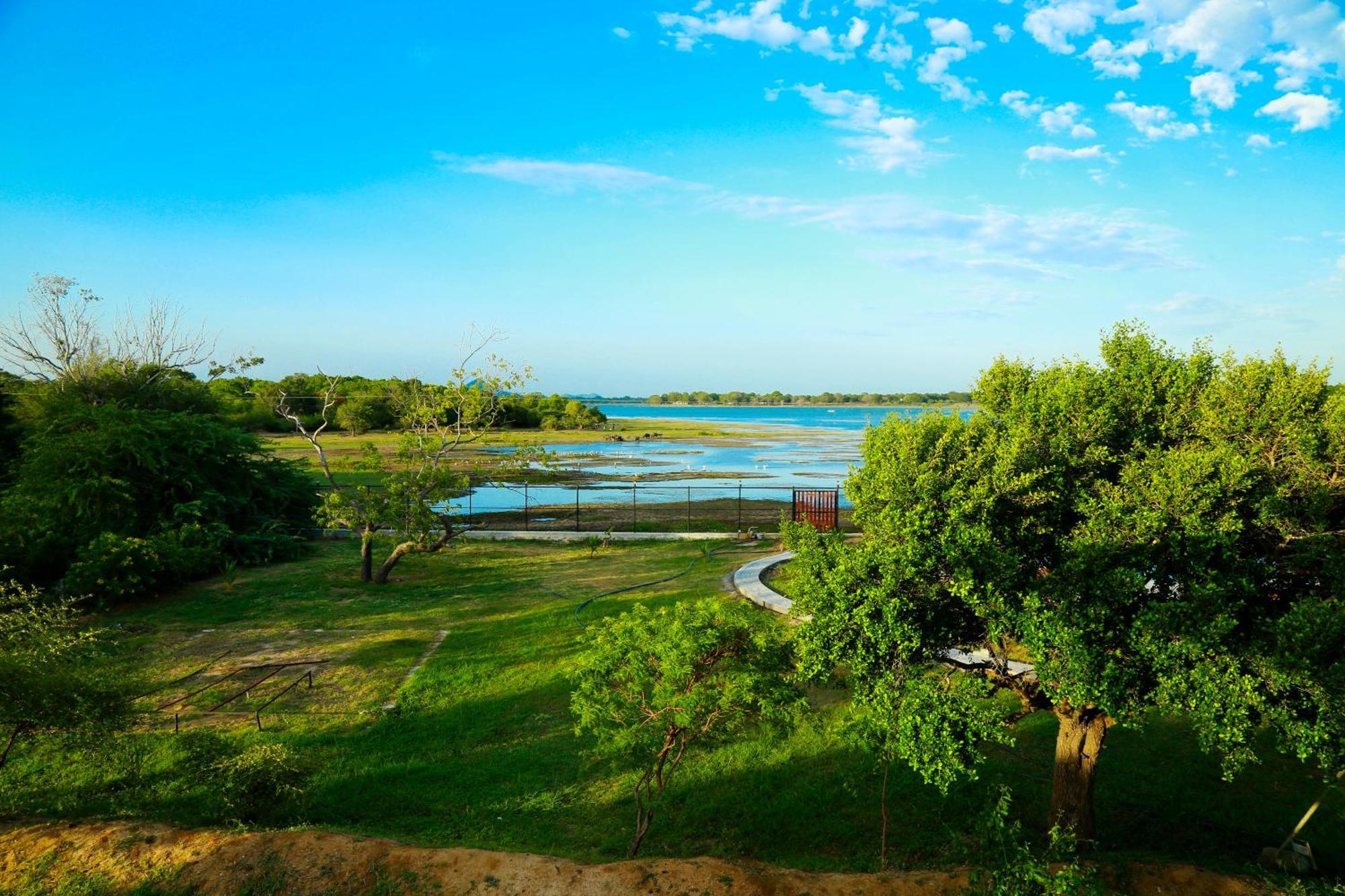 Lake Villa Resort Tissamaharama Kültér fotó
