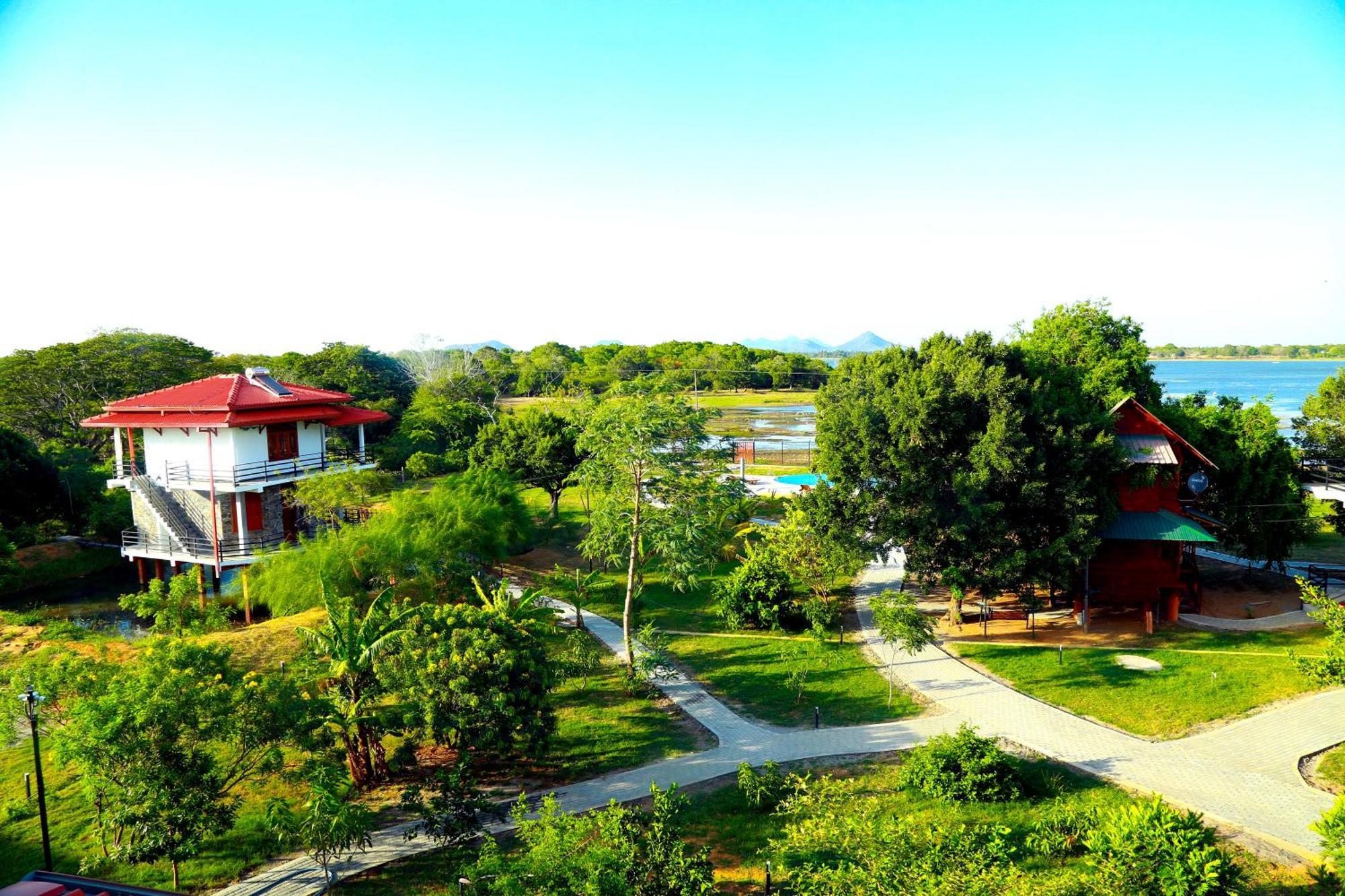 Lake Villa Resort Tissamaharama Kültér fotó