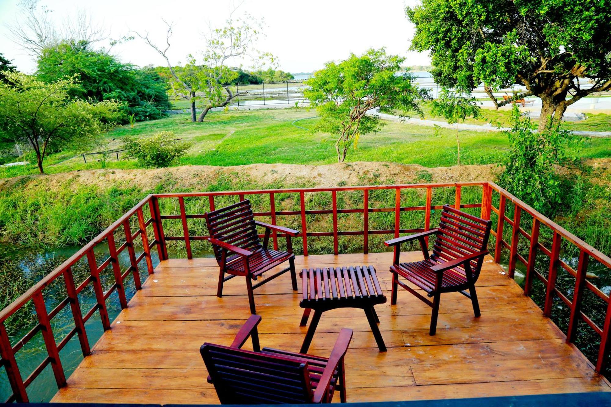 Lake Villa Resort Tissamaharama Kültér fotó
