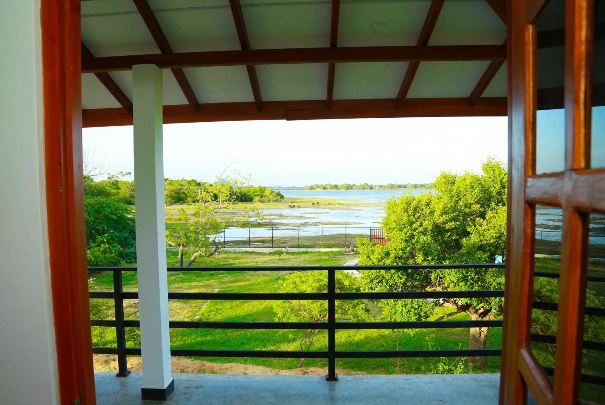 Lake Villa Resort Tissamaharama Kültér fotó
