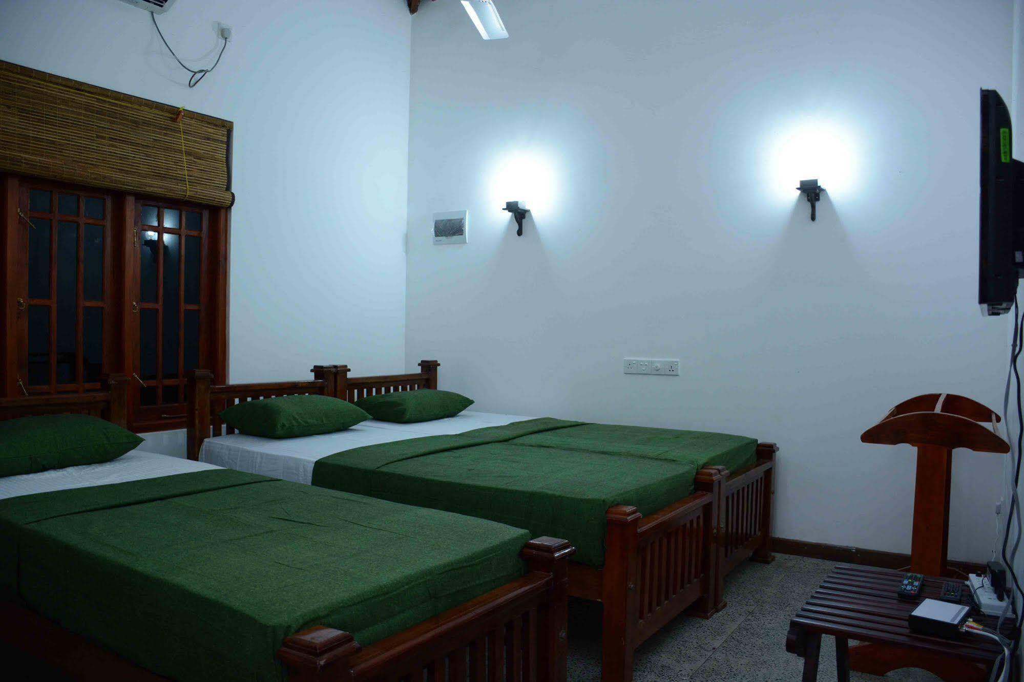 Lake Villa Resort Tissamaharama Kültér fotó